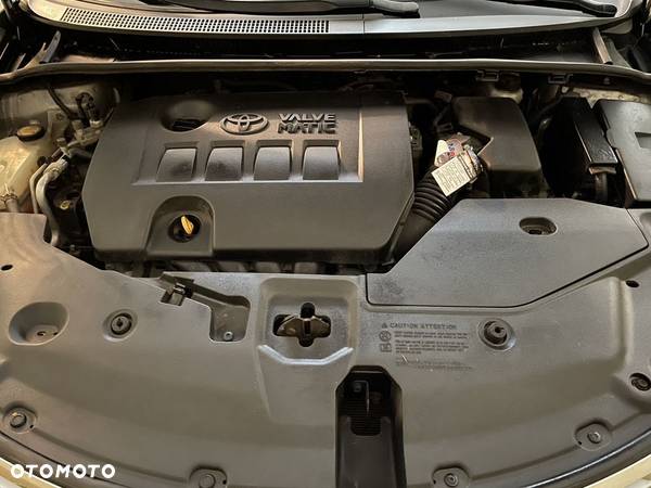 Toyota Avensis 2.0 Premium - 6