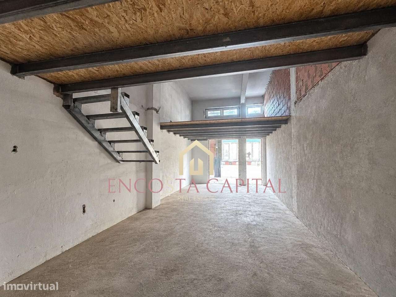 Apartamento T2 com mezanime Sacavém-10