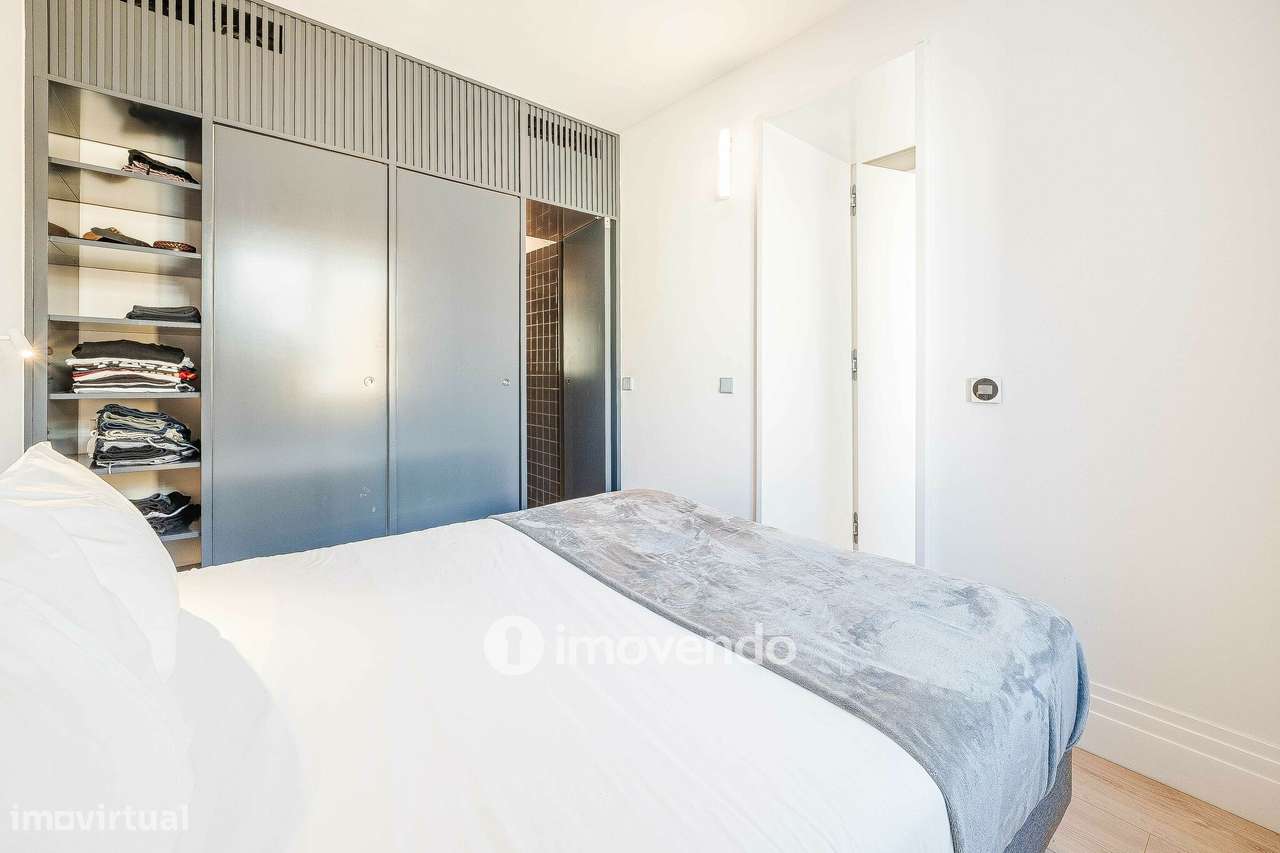 Apartamento T2 com cozinha equipada e mobilado, nas Amoreiras-26