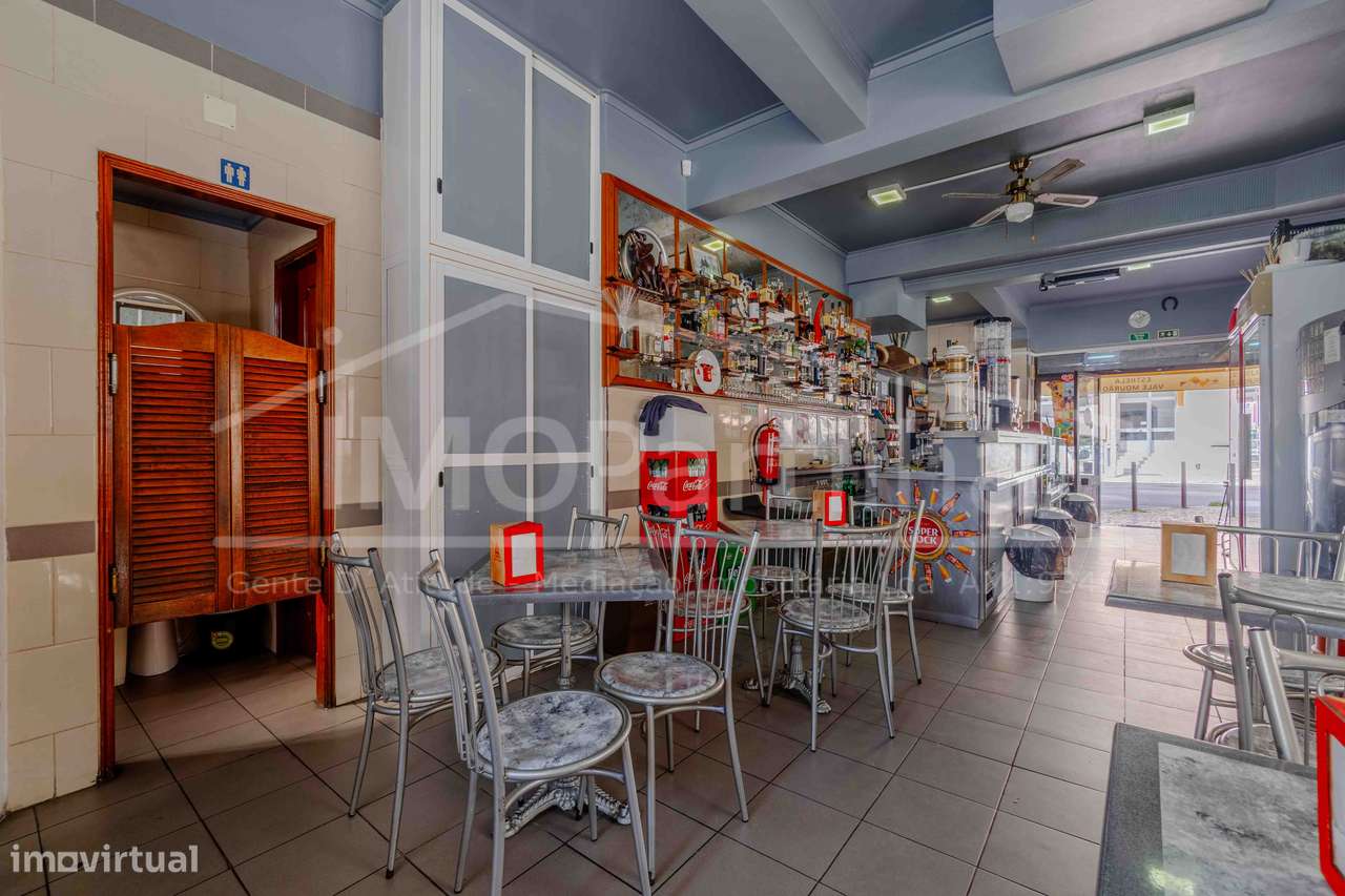 Espaço comercial para venda no Cacém-9