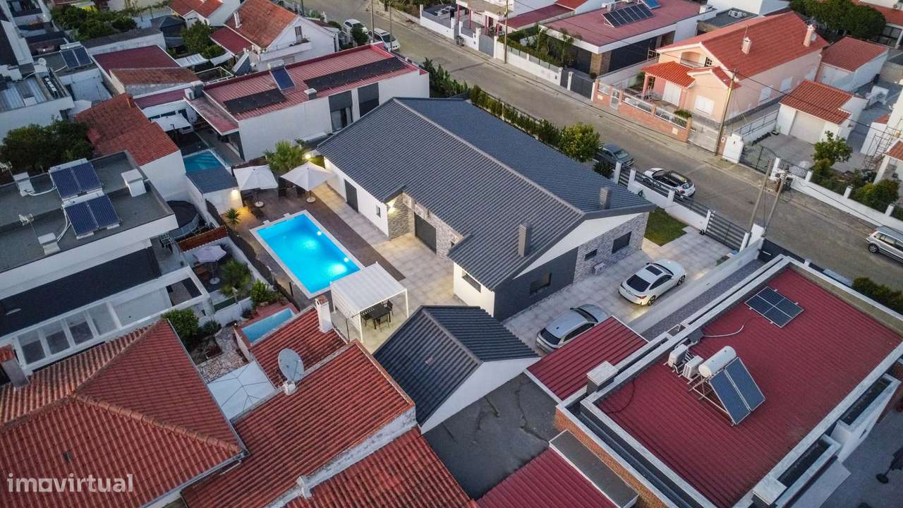 Fantástica moradia isolada T4 em Fernão Ferro-32