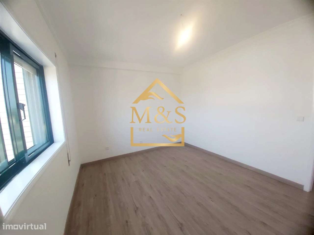 Apartamento T1 Remodelado , Varanda, Garagem - Rio Tinto - Porto-12