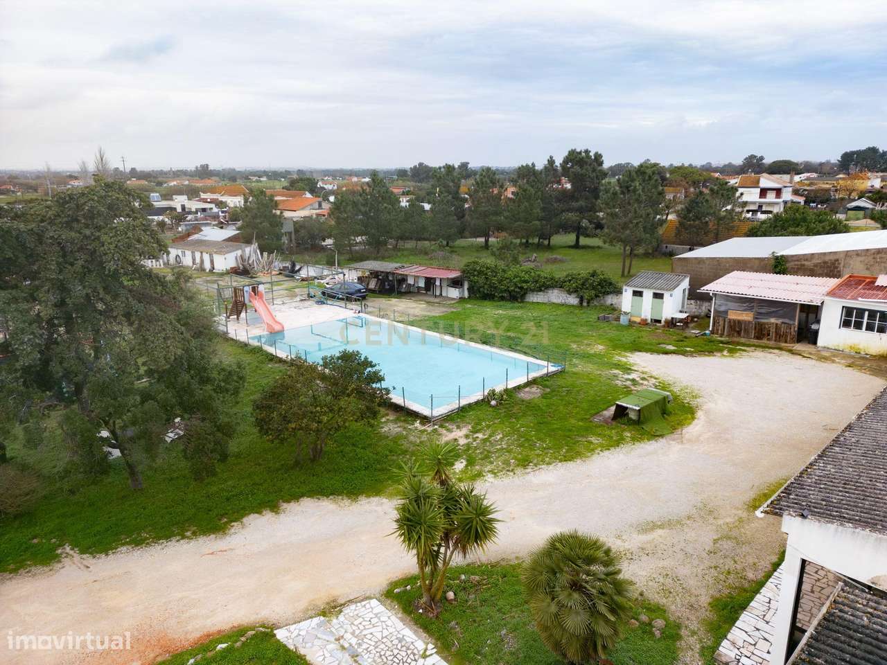 Quinta de 7800 m2  com Casa Principal T3, Apartamento T1 e 6 quartos i-24