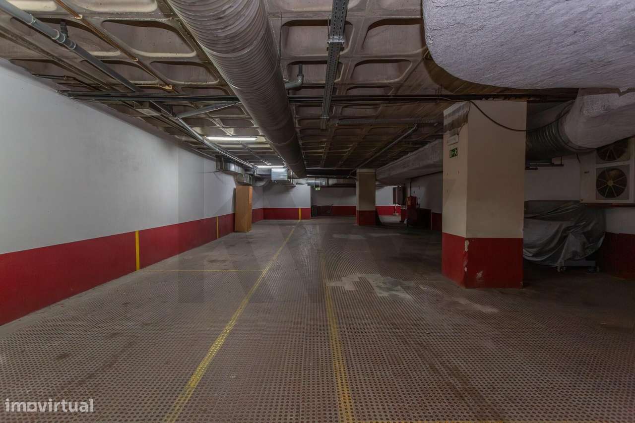 Garagem de Grande Dimensão – Ativo de Investimento | Galiza, Estoril - Grande imagem: 5/10