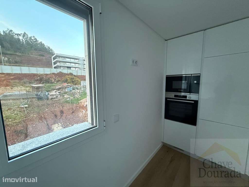 Novo apartamento T1 com garagem - Quinta da Portela - Grande imagem: 2/13