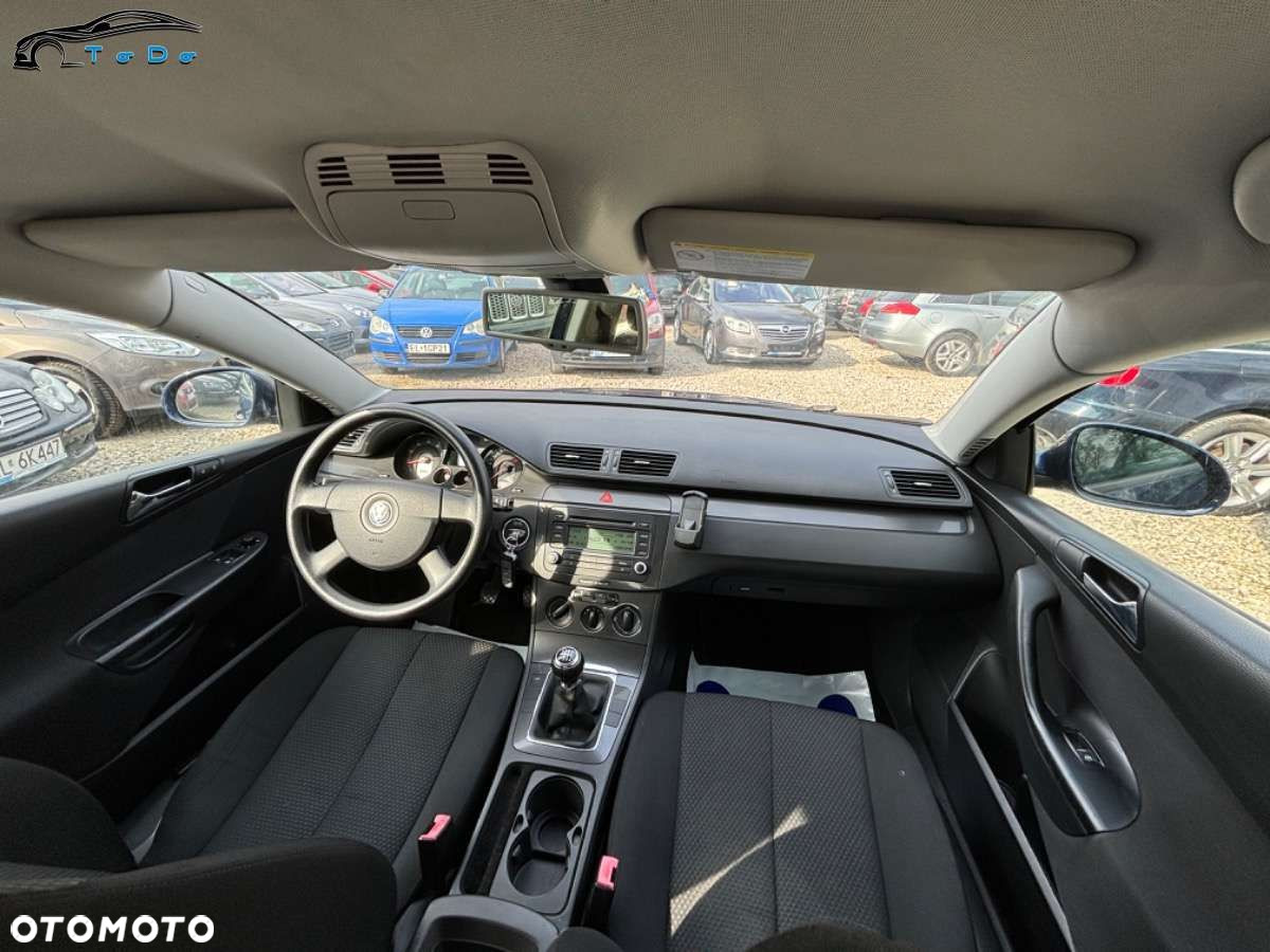 Volkswagen Passat 1.6 FSI Highline - 11