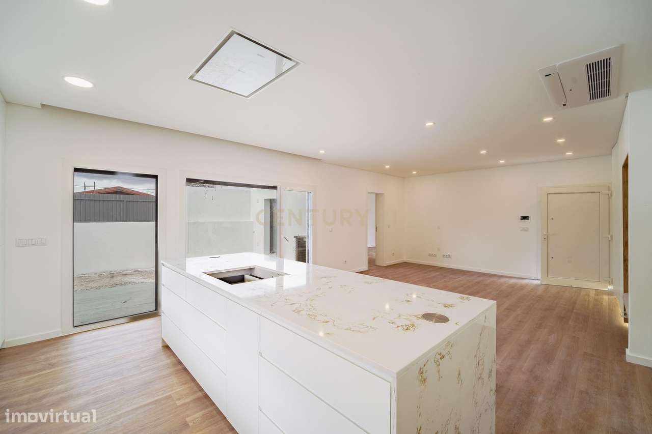 Moradia T4 em Fernão Ferro, Seixal - Grande imagem: 2/44