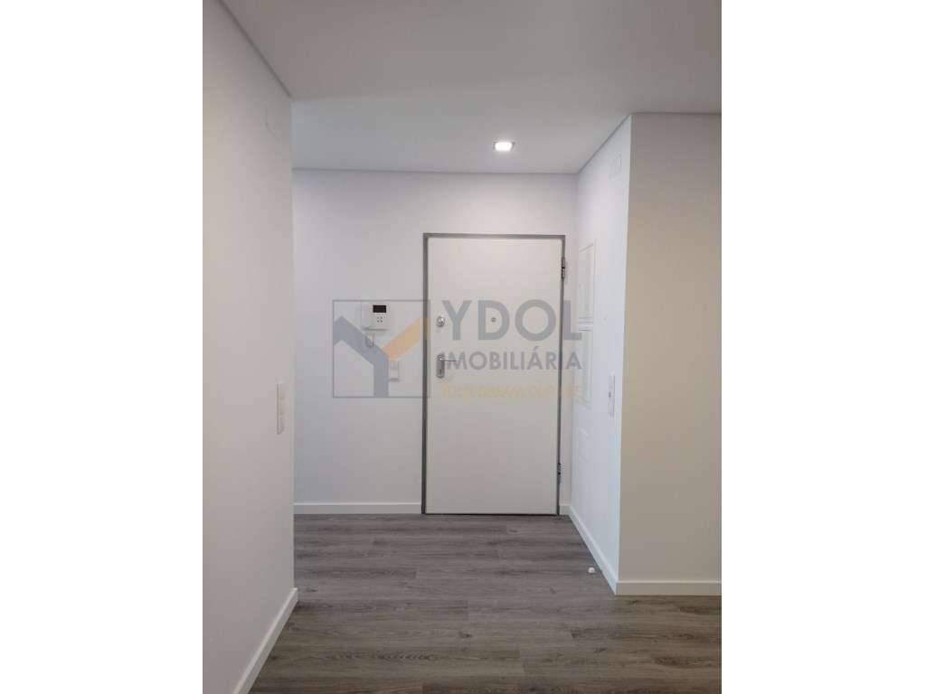 Apartamento T5 Duplex | Garagem Incluída | Montijo-18