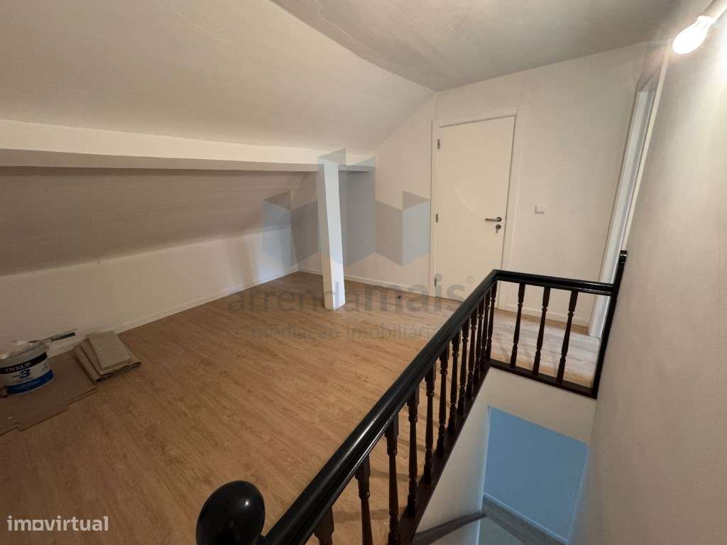 Arrenda-se Moradia em Coimbra para quatro estudantes, mobilada - Grande imagem: 2/17