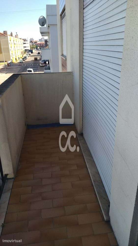 Apartamento tipo T-3 em zona central da cidade.-14