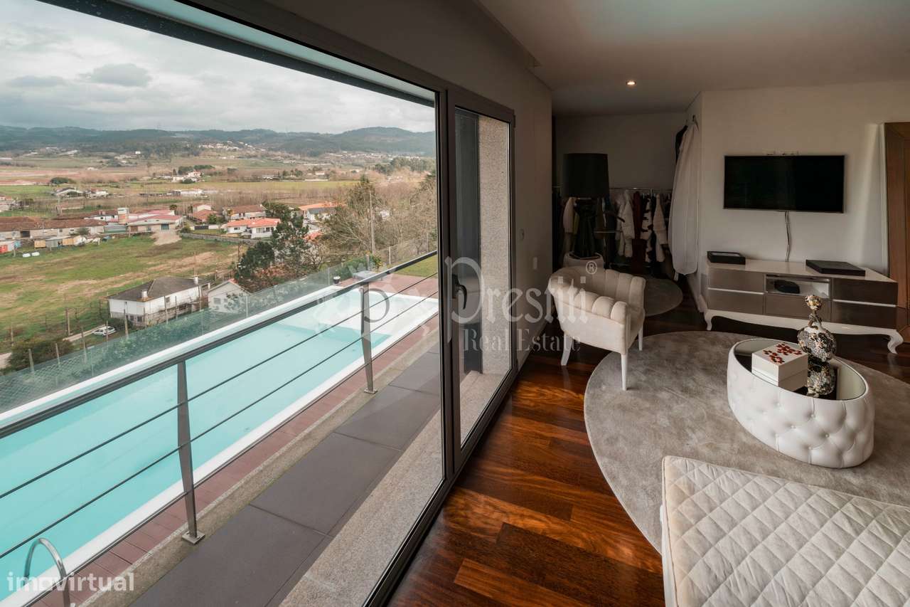 Moradia T4 com Vistas Deslumbrantes em Guimarães-19