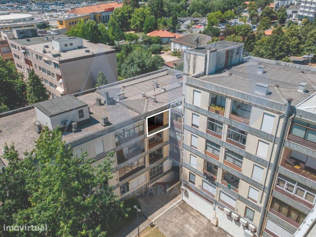 Apartamento T3 na Av. Londres com Garagem-20