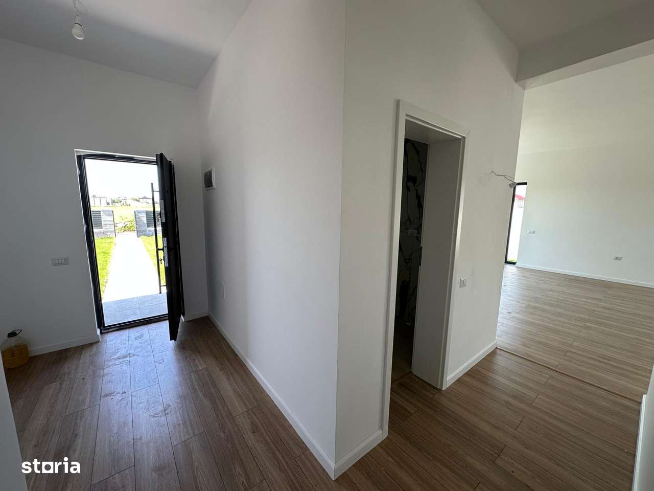 Casa cu teren 520 mp, incalzire in pardoseala si tripan in Domnesti-9