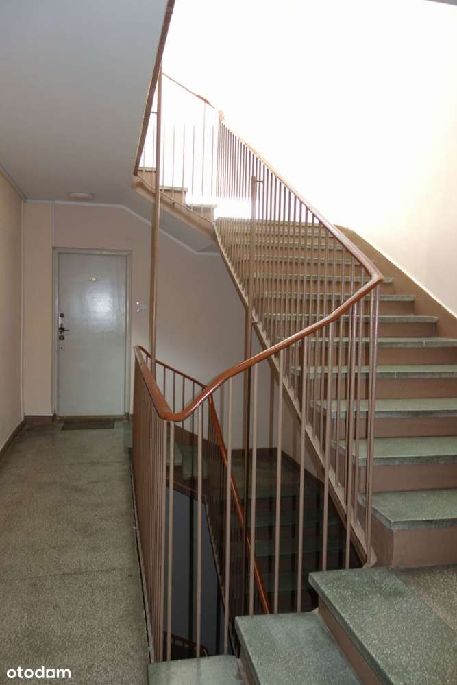 Trzy Pokoje w Niskim Bloku z Cegły-18