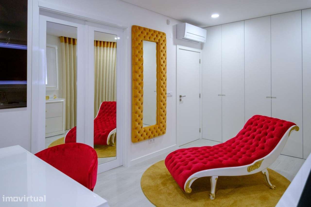 Moradia T4 com Piscina e Jardim na Aroeira, Almada-32