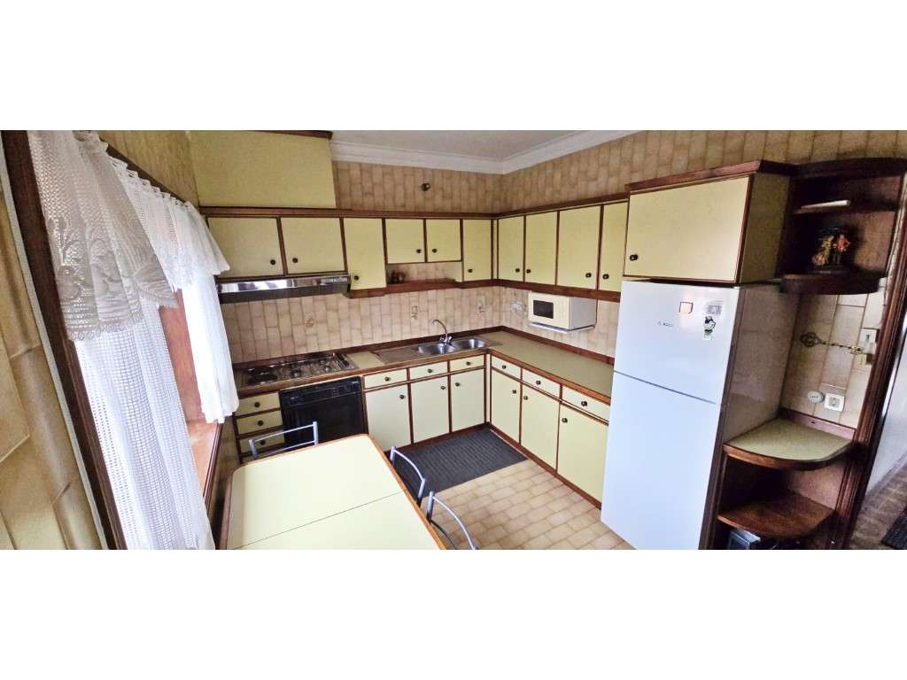 Moradia bifamiliar em São Romão do Coronado-6