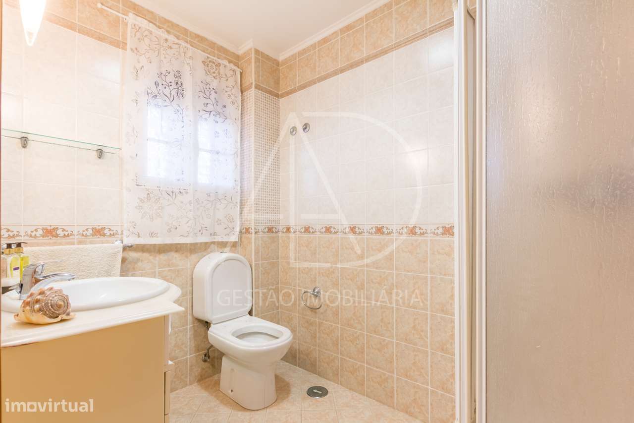 MORADIA T5+1 EM SANTO ANDRÉ, BARREIRO-21