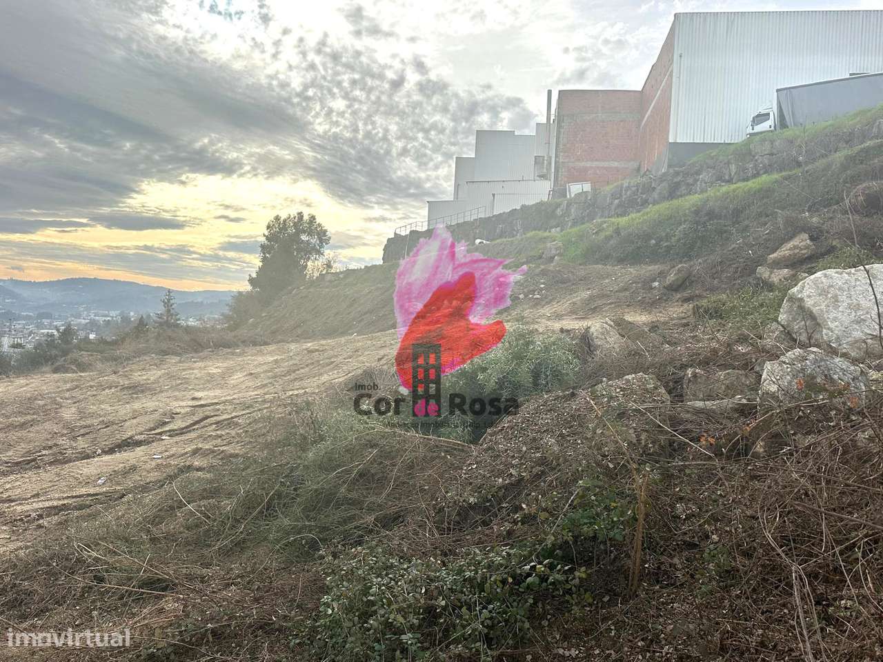 Terreno Industrial em Venda no Parque Industrial de Infias-4