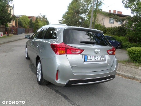 Toyota Auris 1.6 Premium + - 6