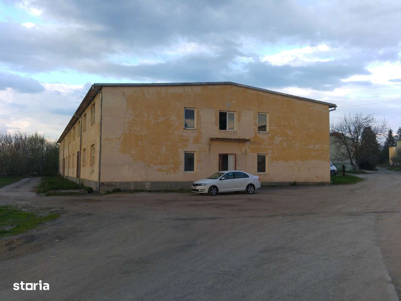 De Vânzare Hale 2 - 2200 mp. ognune - Imagine principală: 5/7