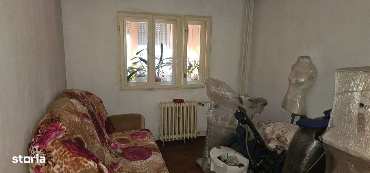 Apartament cu 3 camere decomandat zona Nicolina prima stație Podul ros-3