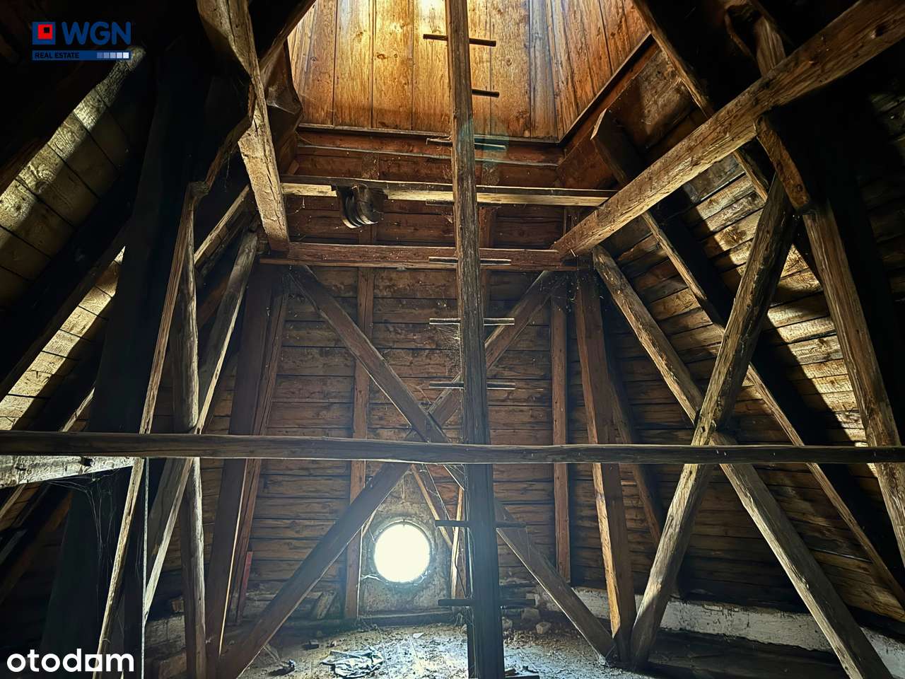 Zabytkowy pałac - dawny szpital - na sprzedaż.-17