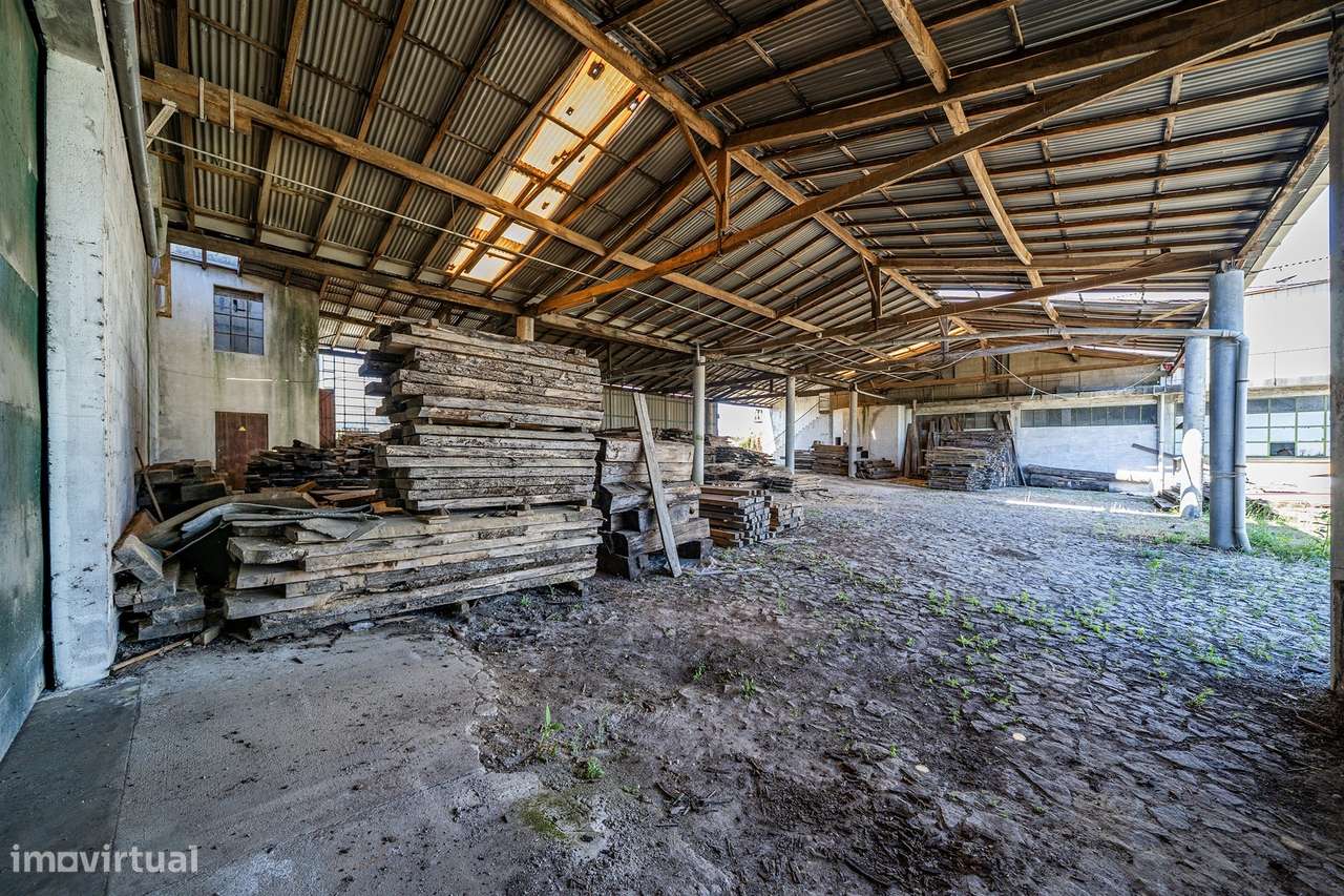 Conjunto de Pavilhões Industriais para Reabilitação | Parada de Tibães-48