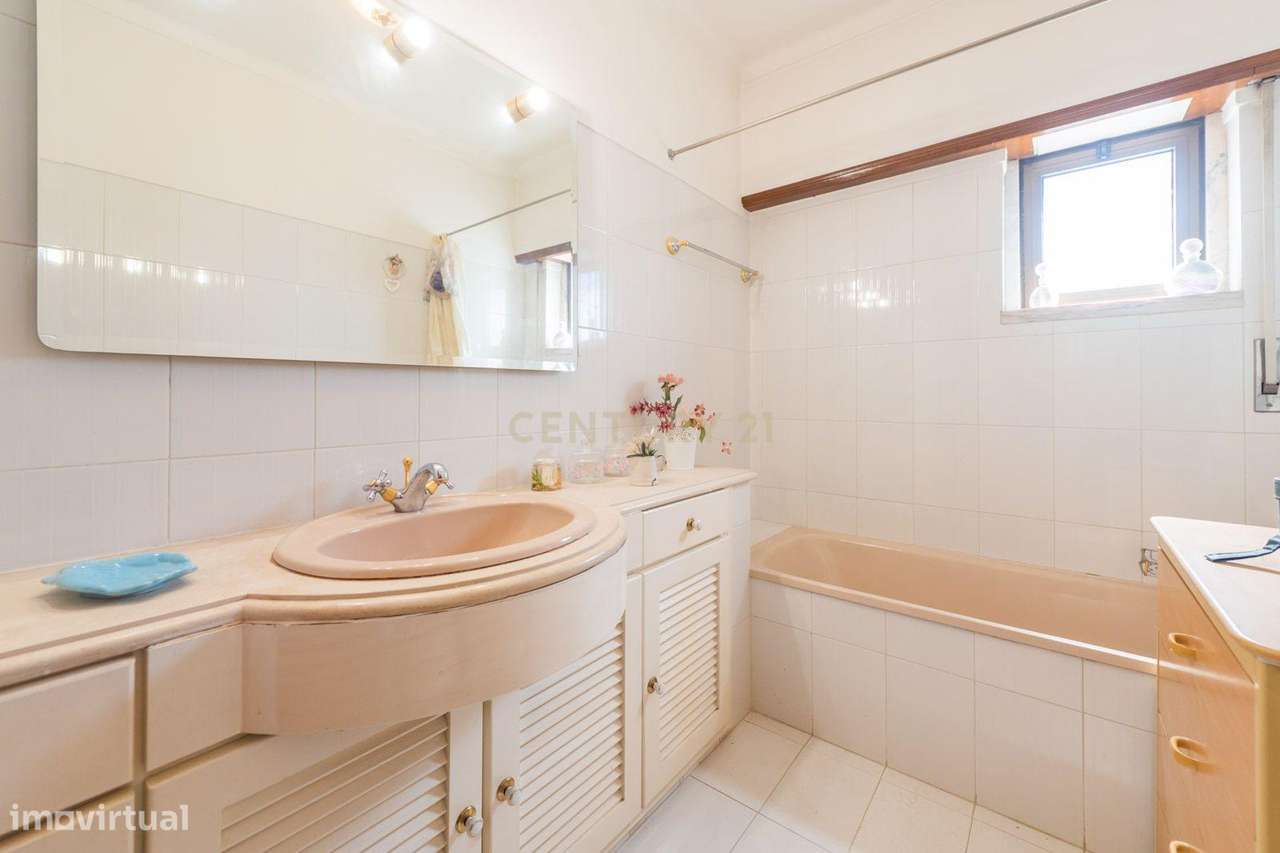 Excelente T4 c/Box | São Domingos de Rana-42