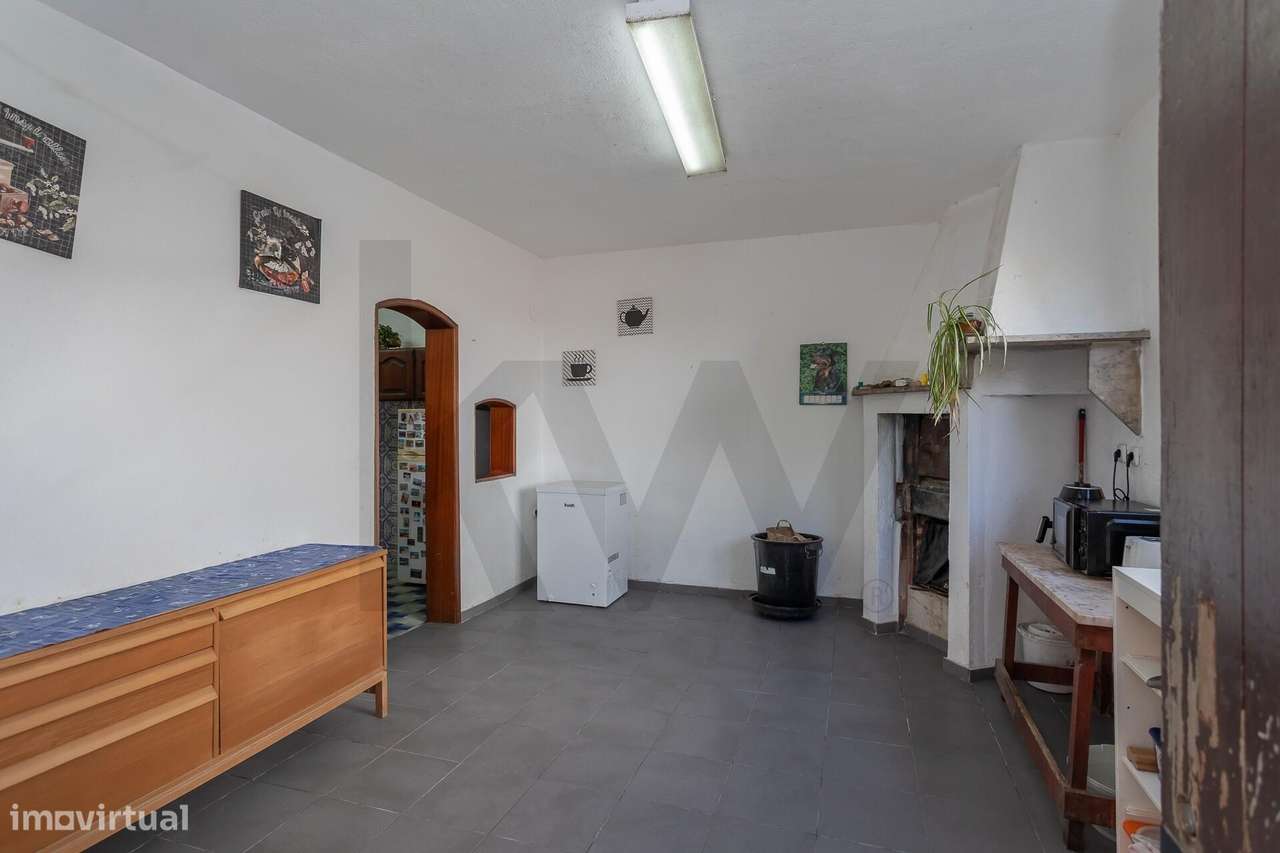 Moradia T5 em Belas | Espaço, privacidade e potencial - Grande imagem: 4/46