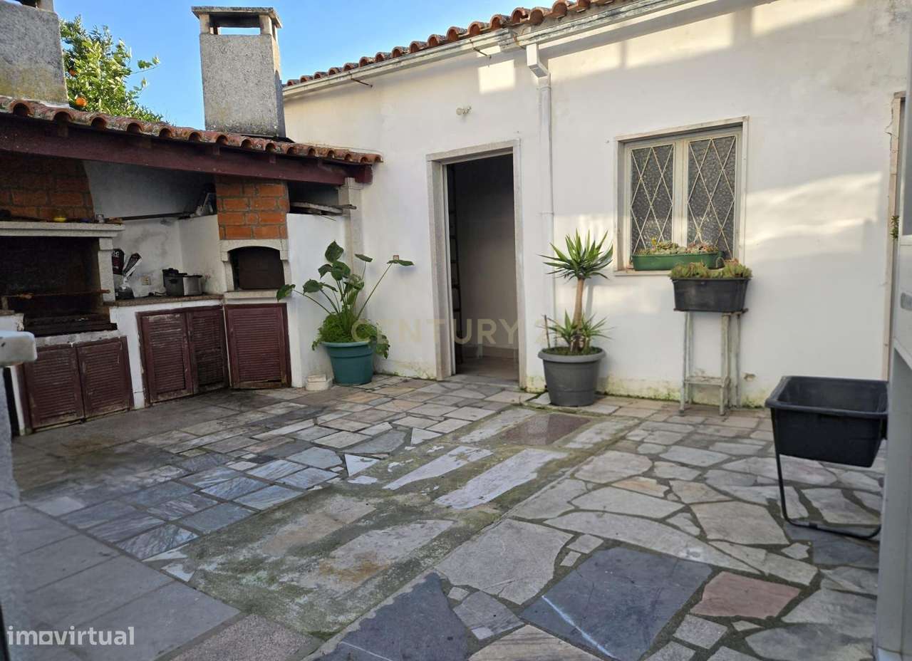 Moradia T4 pronta a habitar no centro de Alcains-20