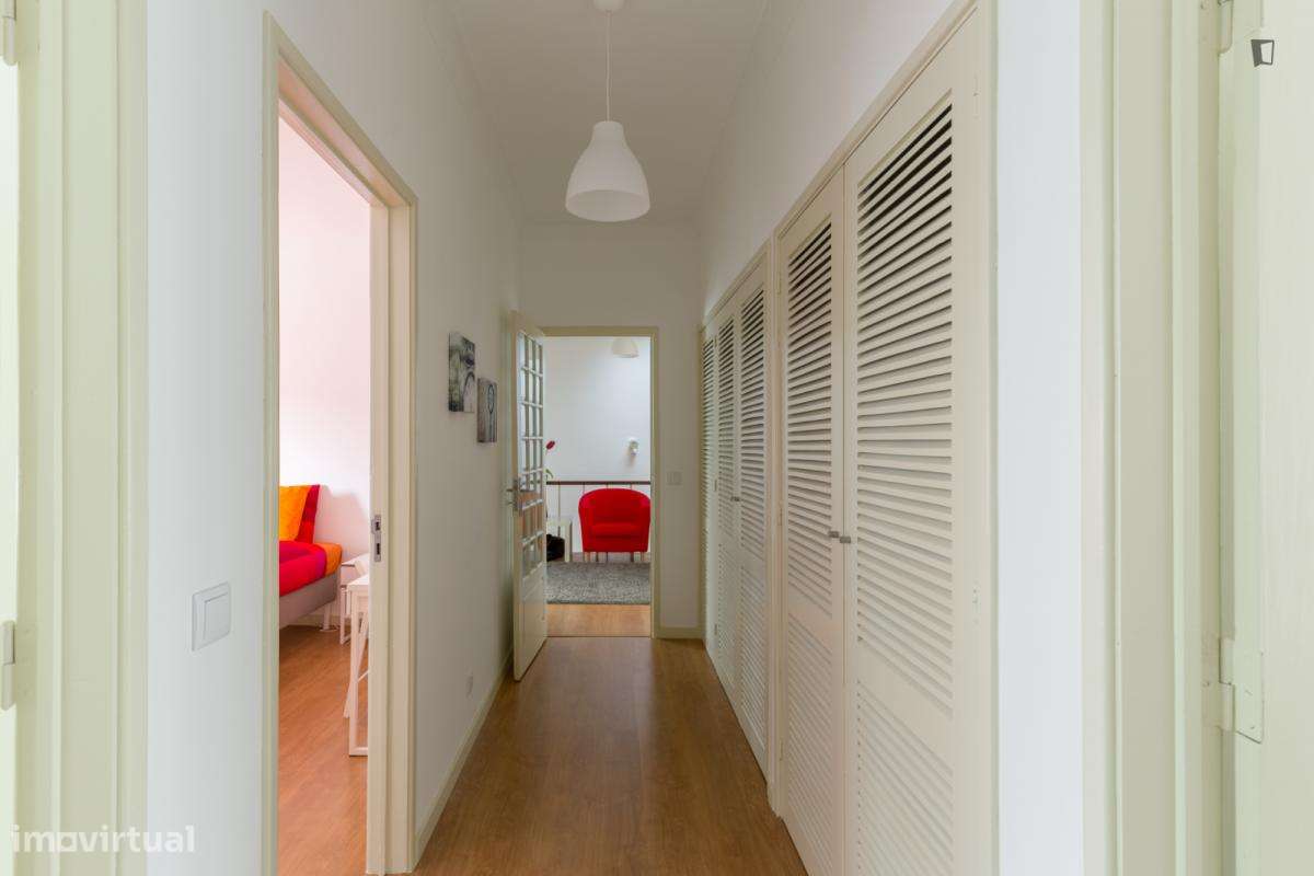 Quarto - localizado em Matosinhos Porto - Grande imagem: 4/10