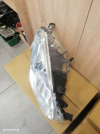 Citroen Berlingo lift 14- reflektor przod nowy - 4