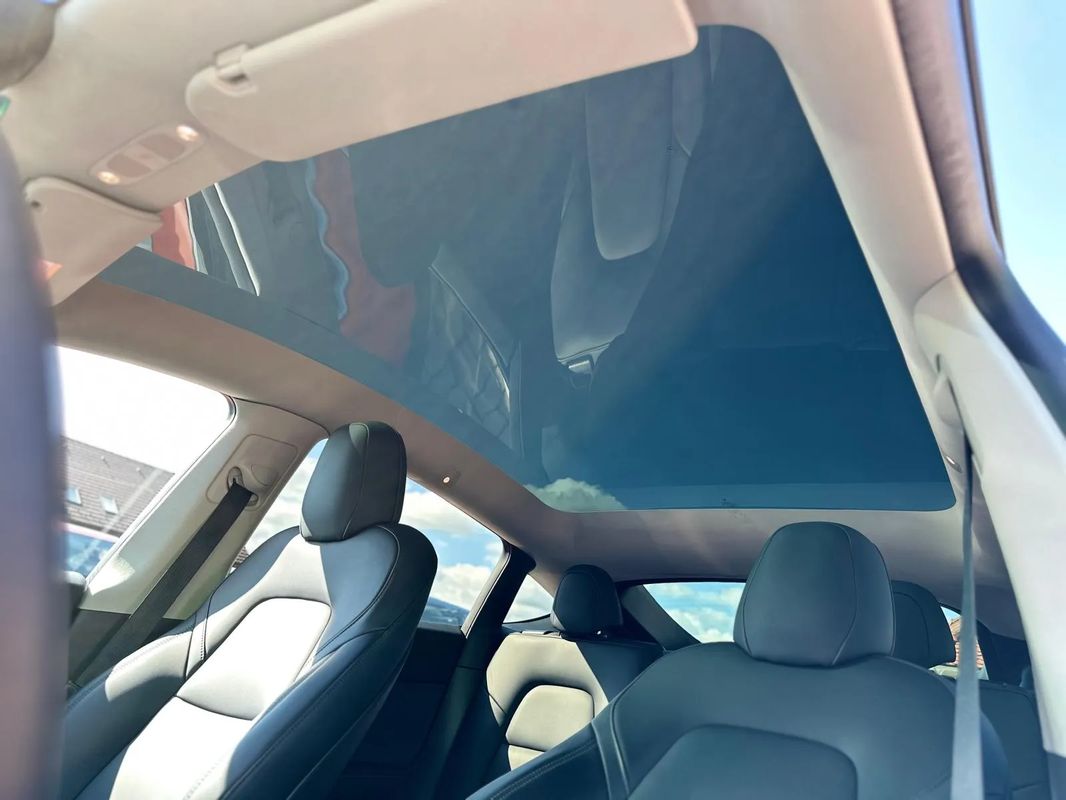 Tesla Model Y Long Range Dual Motor AWD - 9