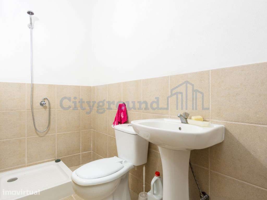 Prédio para renovar junto à praia de São Martinho do Porto-19