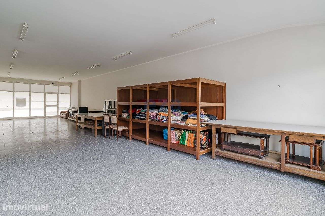 Loja, 169 m², Candoso São Tiago e Mascotelos-13
