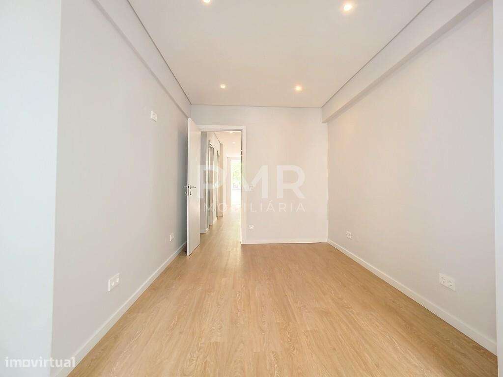 Apartamento T3 totalmente remodelado, para venda  no Lumiar.-10