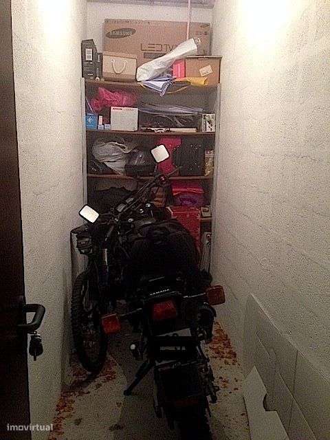 OPORTUNIDADE - Lugar de Garagem + Arrumos | Av. da República - Grande imagem: 4/5