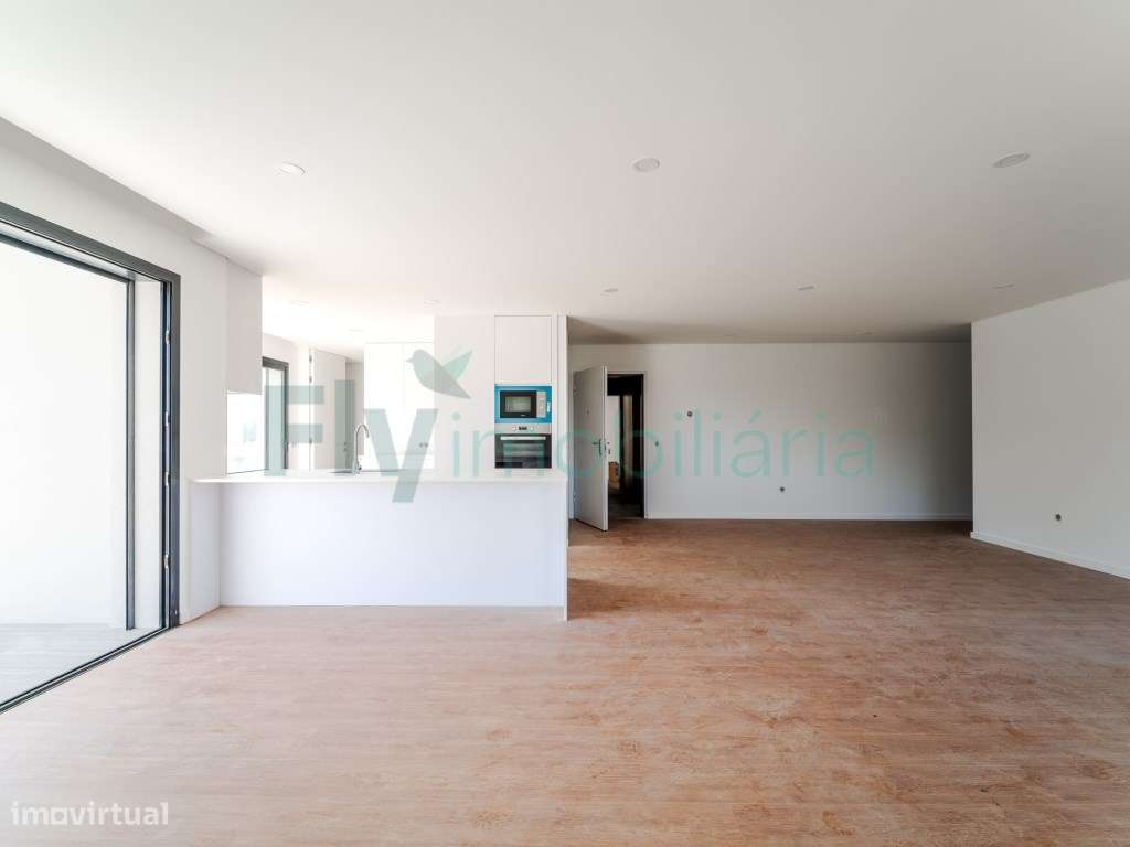 Apartamento T3 com Excelentes Áreas em Zona Central de Lousada-5