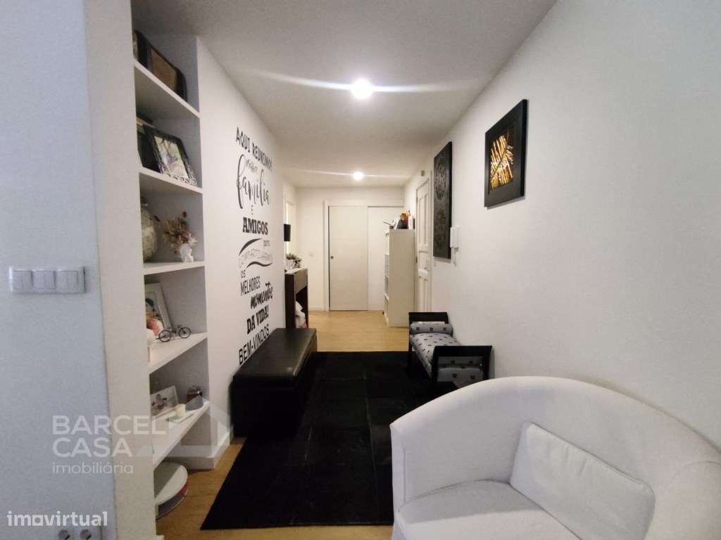 T3 Totalmente Renovado, Equipado e com Varanda, à Entrada da Cidade...-10