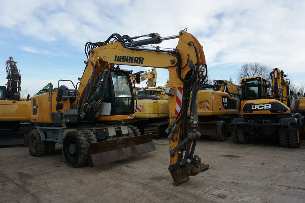 Liebherr A 914 2016