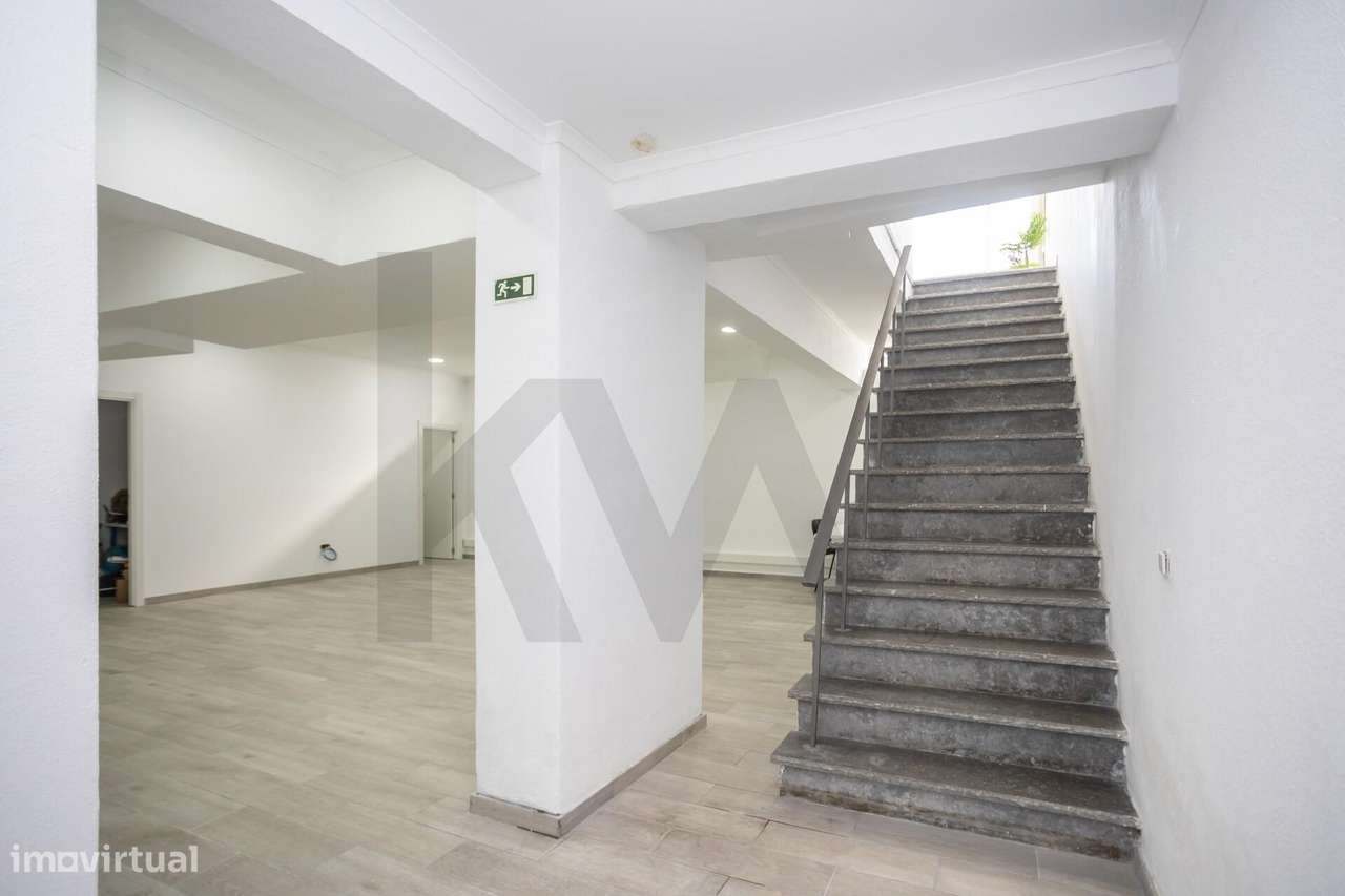 Espaço Comercial (Loja) no Centro de Corroios: Espaço Amplo, Remodelad-21