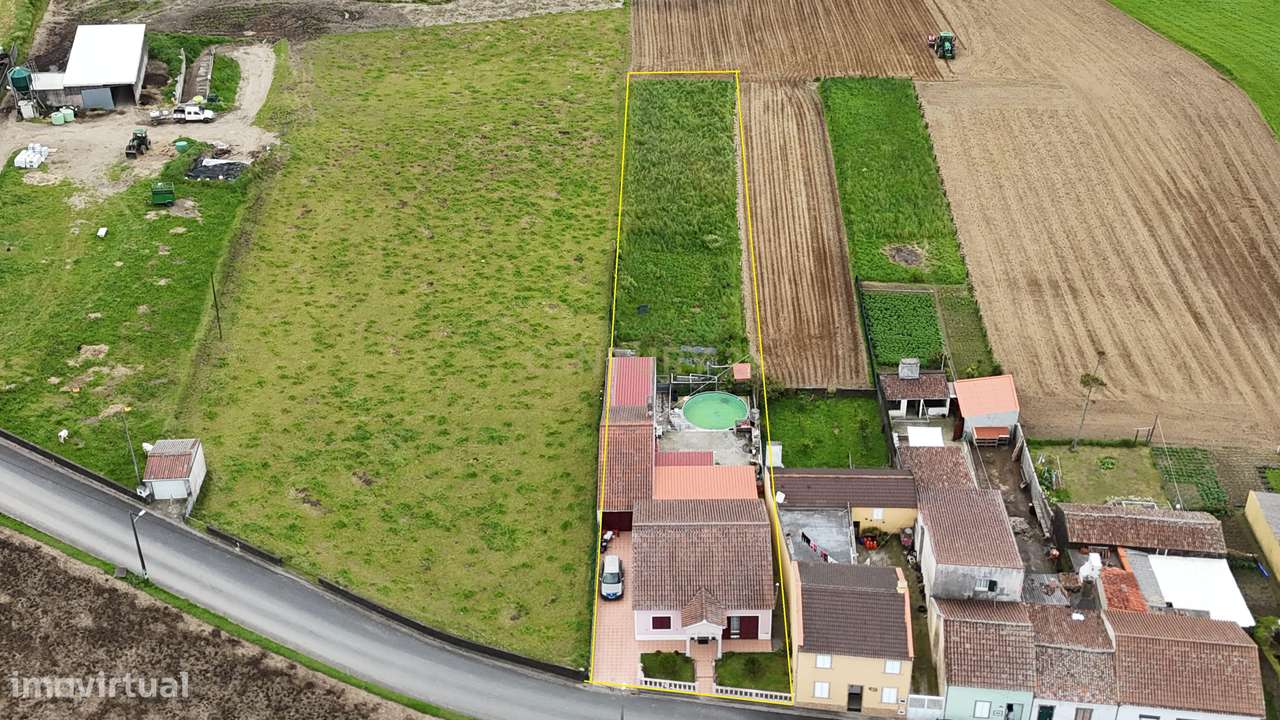 Moradia V3 com Terreno de 1.392 m² na Lomba do Pomar – Povoação-17