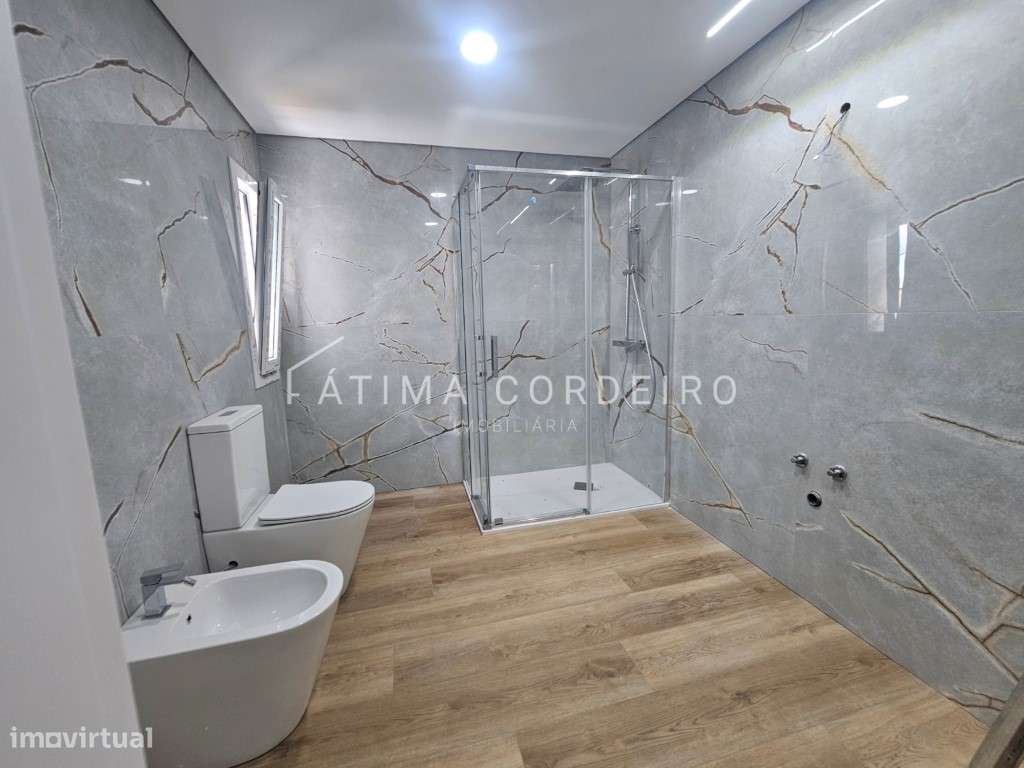 Moradia Isolada T4 Duplex Venda Almada-9