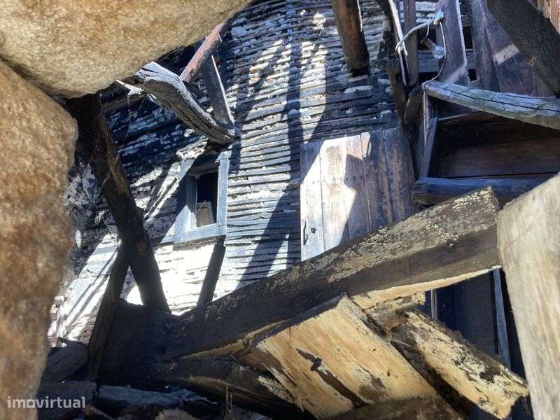 Casa em pedra para reconstrução em Avões - Lamego - Grande imagem: 4/8