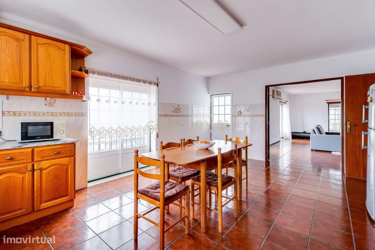 Prédio com 2 apartamentos+garagem+terreno-12