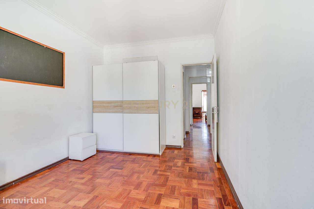 Fantástico T2 com ótimas varandas-19