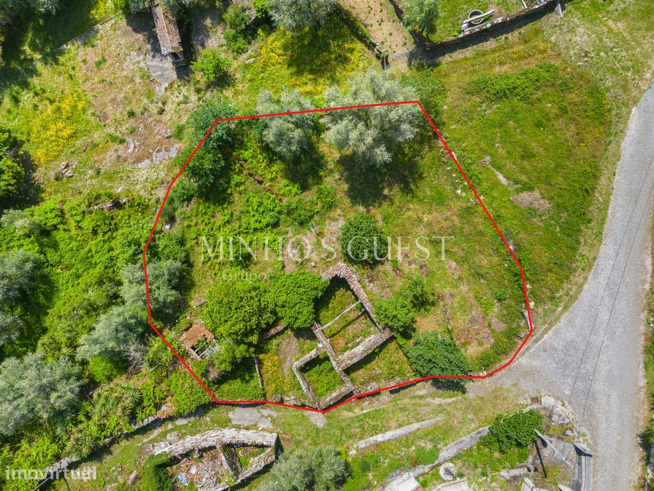 Terreno (700m2) c/ Ruína em Serzedelo – Póvoa de Lanhoso-23