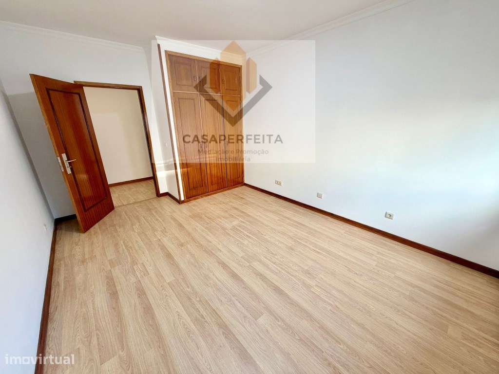 Fabuloso T2 Renovado com 100m2 - Próximo à Nova Linha de Metro e Es...-12