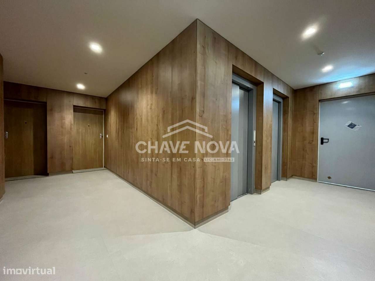 Apartamento T3 Novo Último Piso c/ Garagem Box em Coimbrões-18