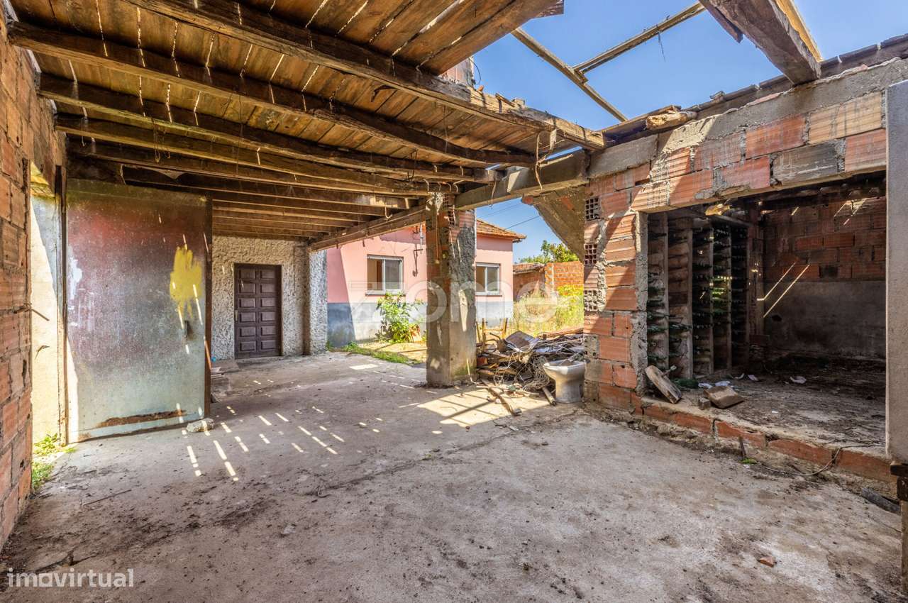 Moradia T2 || Para Reconstrução || Lote com 1.075m2-17